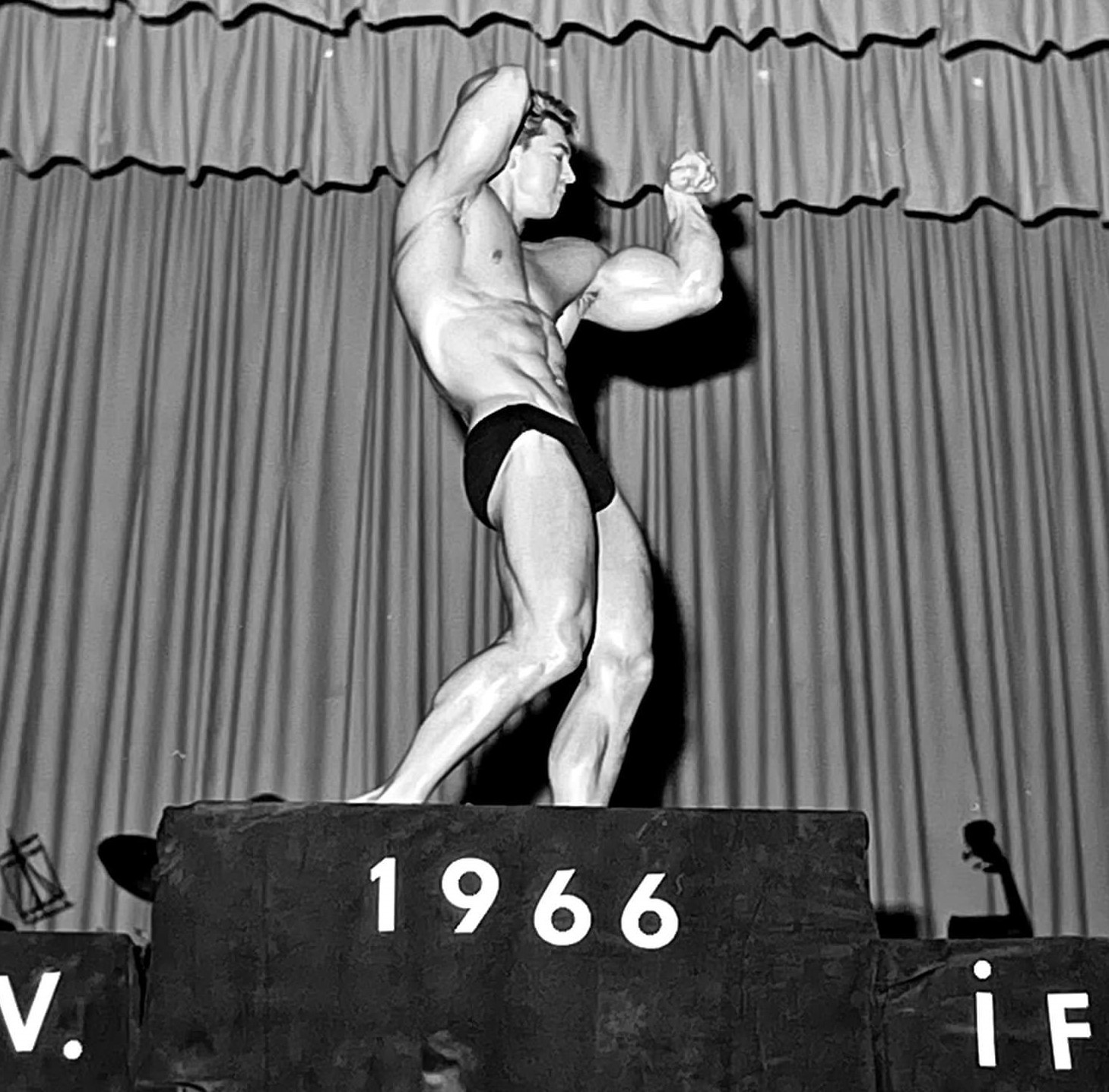 Larry Scott · Larry Scott in competition